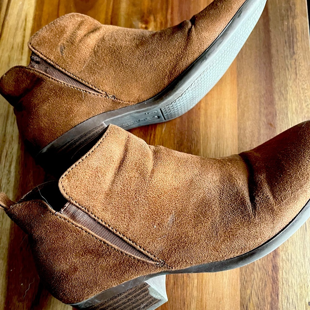Brown size 6 ankle booties